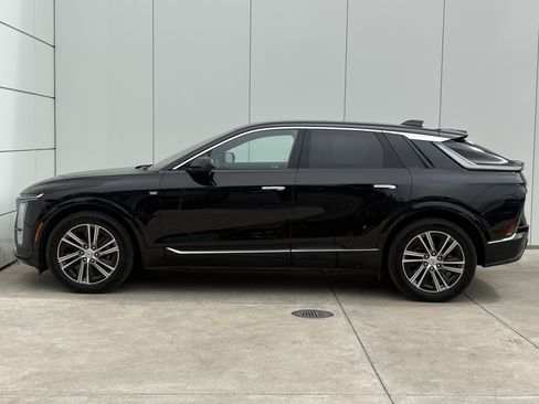 Certified 2024 Cadillac Lyriq Luxury AWD/4WD image 4