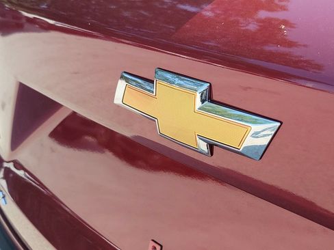 Used 2025 Chevrolet Trax LT FWD image 6