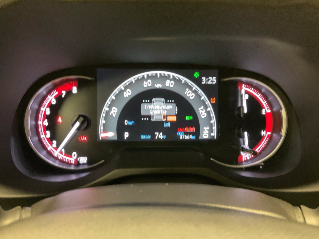 Used 2025 Toyota RAV4 XLE AWD/4WD image 2