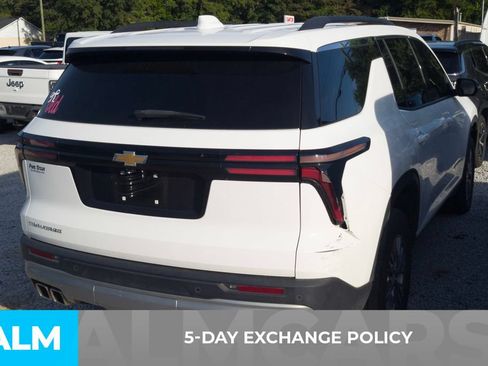 Used 2025 Chevrolet Traverse LT w/ Driver Confidence Package FWD image 3