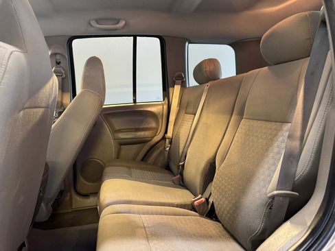 Used 2007 Jeep Liberty Sport AWD/4WD image 21