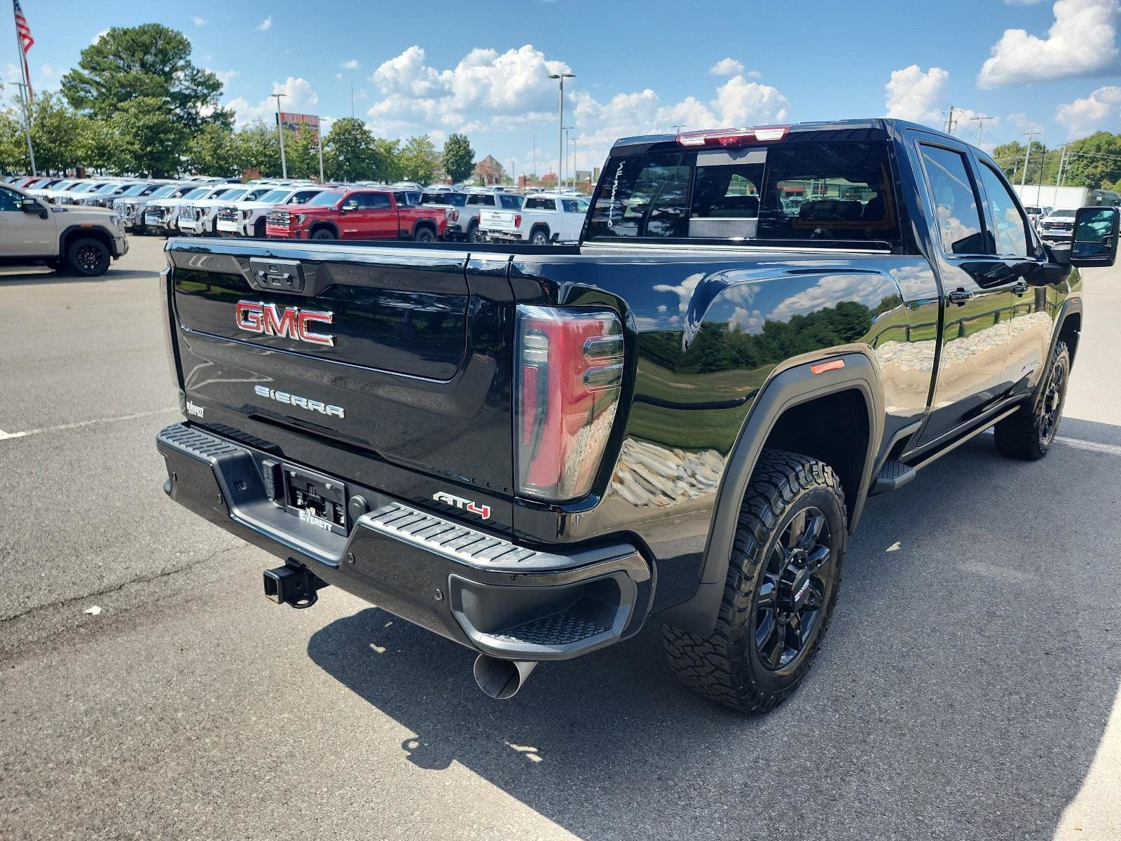 Used 2025 GMC Sierra 2500 AT4 w/ AT4 Premium Plus Package AWD/4WD image 3