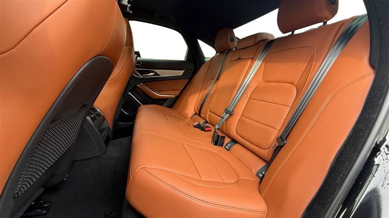 Used 2022 Jaguar XF R-Dynamic SE AWD/4WD image 16