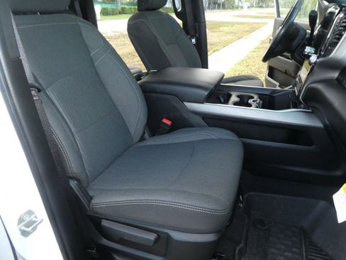 Used 2024 RAM 3500 Big Horn w/ Sport Appearance Package image 6