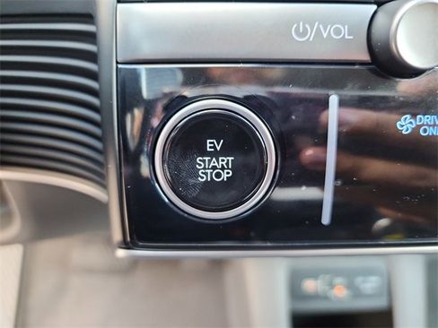 New 2025 Hyundai Ioniq 5 SE image 28