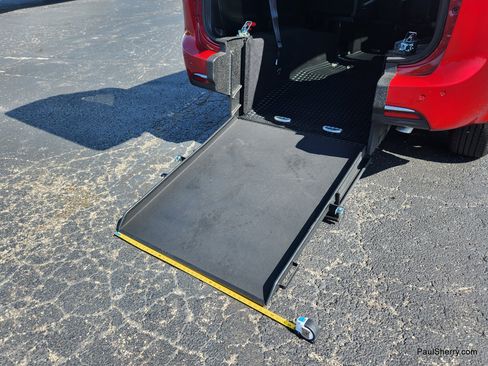 Used 2025 Chrysler Pacifica Select FWD image 8