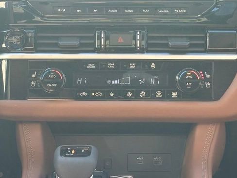 New 2025 Nissan Pathfinder Platinum w/ Black Appearance Package image 16