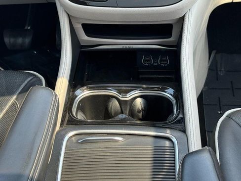 Used 2023 Chrysler Pacifica Limited FWD image 15
