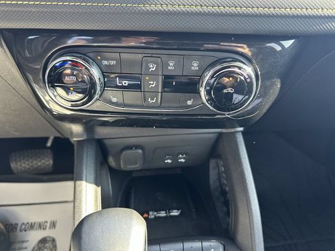 Used 2025 Chevrolet TrailBlazer ACTIV w/ Convenience Package FWD image 19