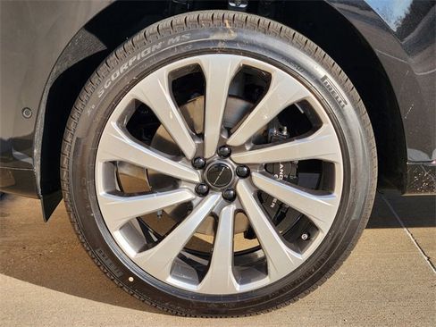 New 2026 Land Rover Range Rover SE image 7