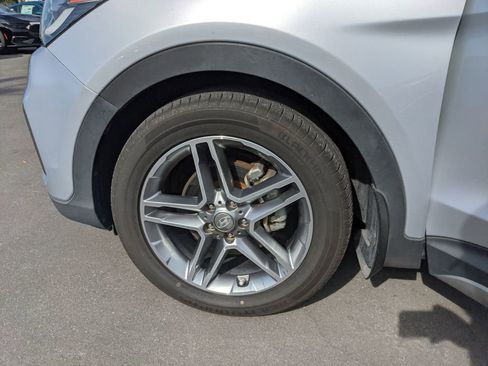 Used 2017 Hyundai Santa Fe Limited image 32