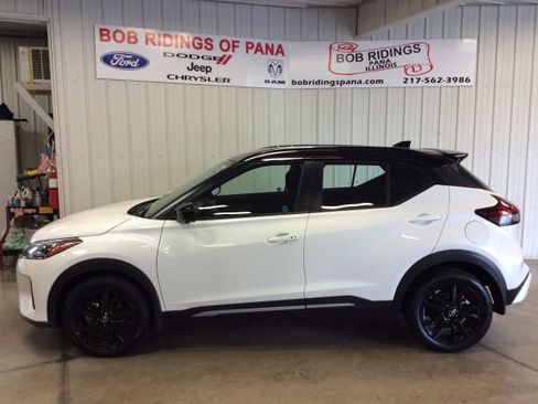 Used 2024 Nissan Kicks SR image 2