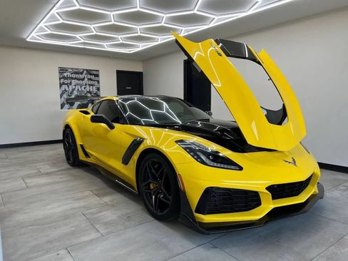 Used 2019 Chevrolet Corvette ZR1 w/ Chrome Badge Package RWD image 10