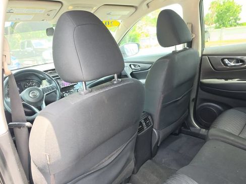 Used 2018 Nissan Rogue SV FWD image 12