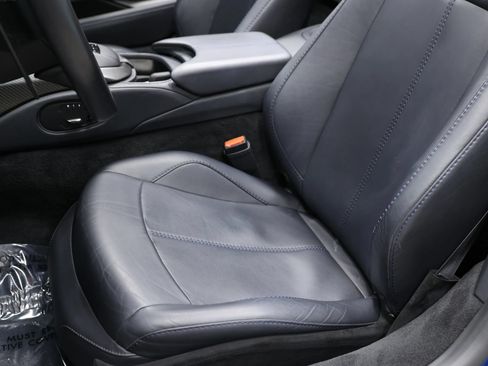 Used 2023 Aston Martin V8 Vantage Roadster RWD image 19