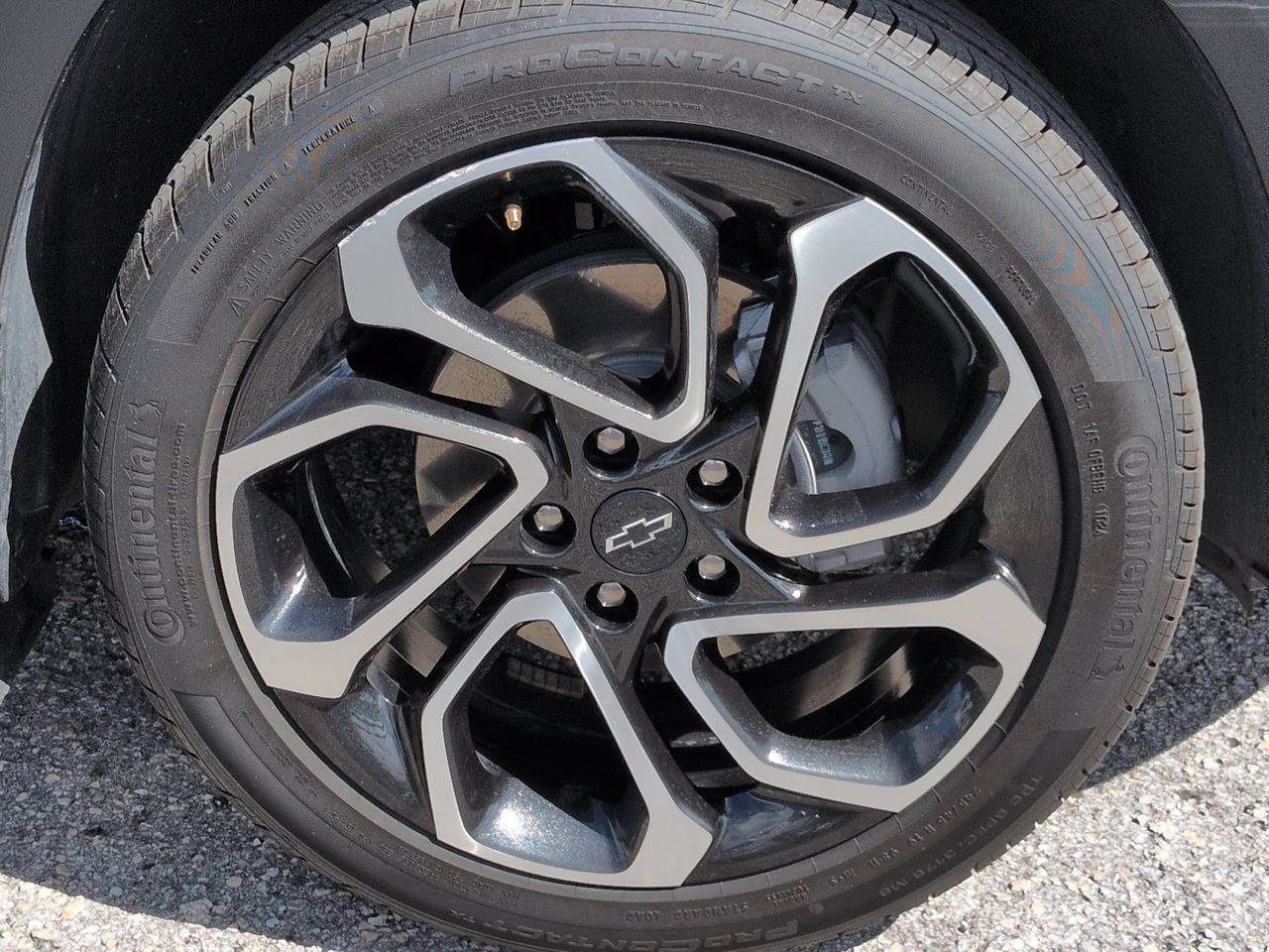 Used 2025 Chevrolet Trax RS w/ Sunroof Package FWD image 11