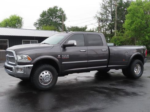 Used 2018 RAM 3500 Laramie AWD/4WD image 2