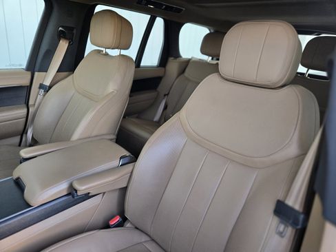 Used 2023 Land Rover Range Rover SE image 8