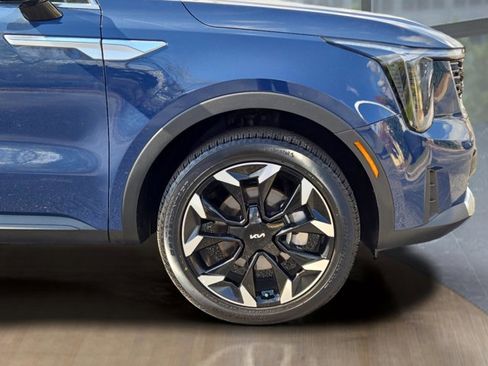 Used 2025 Kia Sorento EX w/ Panoramic Sunroof Package image 5