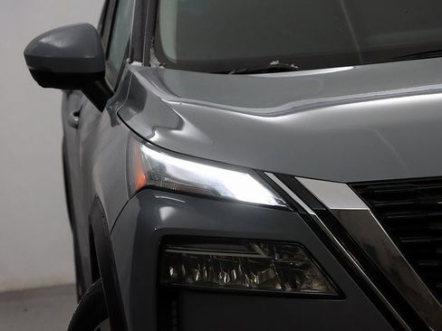 Used 2021 Nissan Rogue SL w/ Premium Package image 4