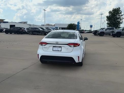 Used 2024 Toyota Corolla LE FWD image 8