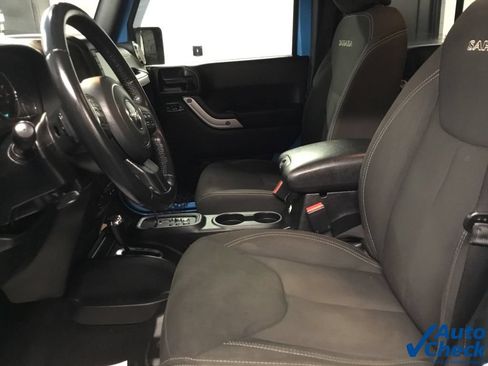 Used 2018 Jeep Wrangler Unlimited Sahara w/ Dual Top Group AWD/4WD image 26