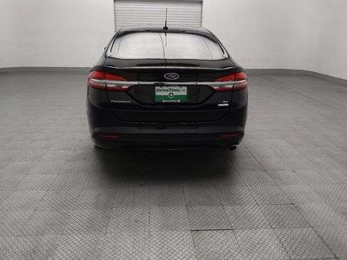Used 2018 Ford Fusion SE w/ Fusion SE Technology Package FWD image 6