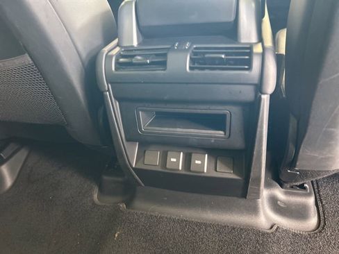 Used 2024 Land Rover Defender 110 S image 31