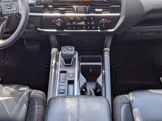 Used 2025 Nissan Pathfinder SL FWD image 18