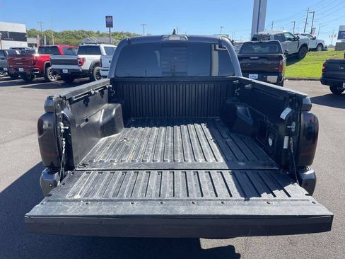 Used 2021 Toyota Tacoma TRD Sport w/ TRD Premium Sport Package RWD image 10