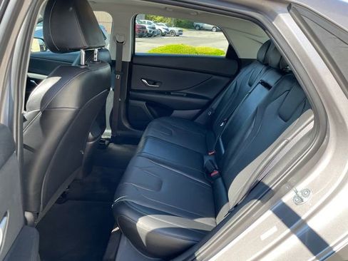 Used 2023 Hyundai Elantra Limited image 16