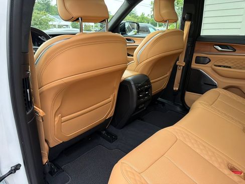 Used 2022 Jeep Grand Cherokee Summit AWD/4WD image 46