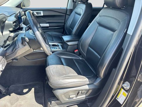 Used 2022 Ford Explorer XLT w/ Equipment Group 202A AWD/4WD image 15