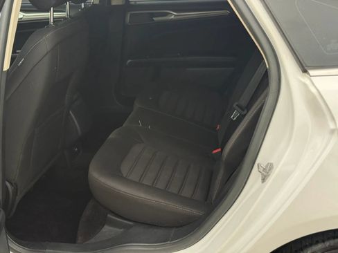 Used 2017 Ford Fusion SE FWD image 12