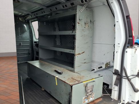 Used 2015 Chevrolet Express 2500 RWD image 24