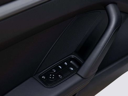 Used 2025 Porsche 911 Carrera image 24