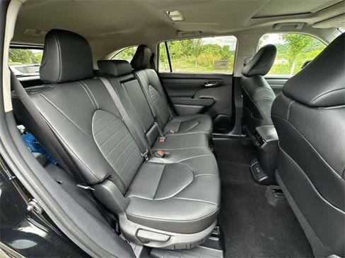 New 2024 Toyota Highlander XLE image 24