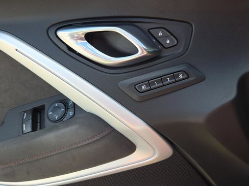 Used 2020 Chevrolet Camaro ZL1 image 33