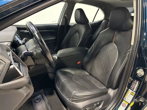 Used 2018 Toyota Camry XLE image 26