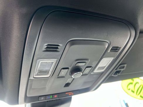 Certified 2025 GMC Yukon XL Denali AWD/4WD image 34