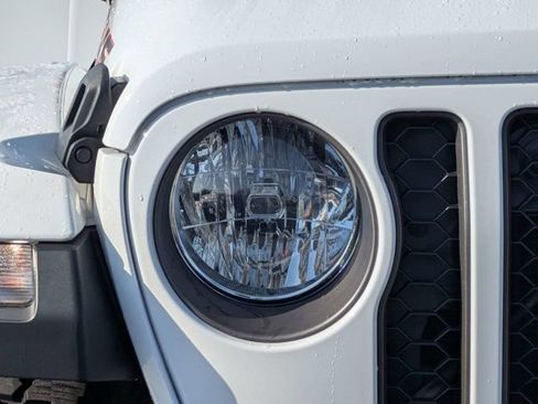 Used 2023 Jeep Gladiator Mojave w/ Trailer Tow Package AWD/4WD image 9