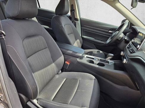 Used 2025 Nissan Altima 2.5 SV FWD image 19