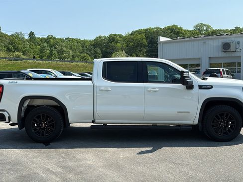 Used 2022 GMC Sierra 1500 Elevation w/ LPO, Elevation Black Package AWD/4WD image 5