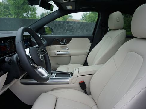 Certified 2025 Mercedes-Benz GLA 250 image 9