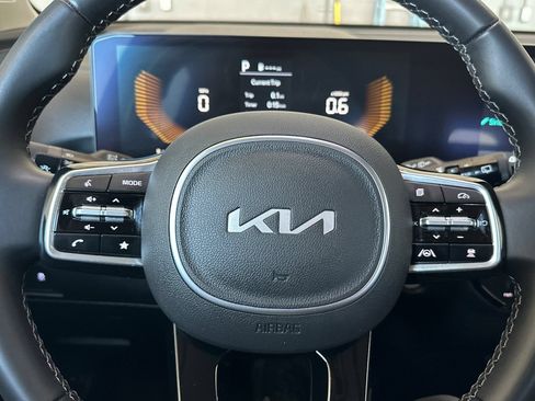 Certified 2025 Kia Sorento S w/ Panoramic Sunroof Package FWD image 26