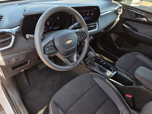 Used 2025 Chevrolet TrailBlazer LT w/ Driver Confidence Package AWD/4WD image 16