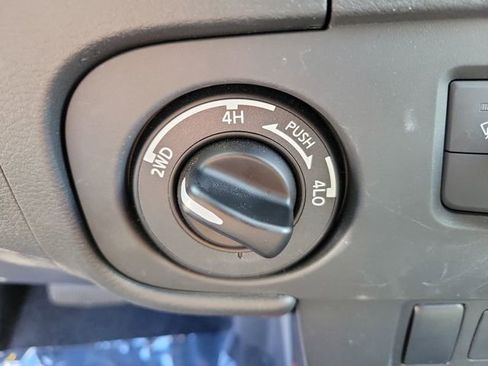 Used 2025 Nissan Frontier PRO-4X image 21