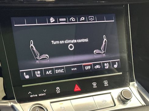 Used 2023 Audi e-tron Premium Plus w/ Premium Plus Package image 20