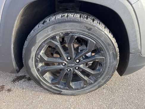 Used 2019 GMC Terrain SLE w/ Driver Convenience Package image 12