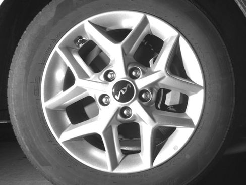 Used 2025 Kia Soul LX w/ LX Technology Package FWD image 13